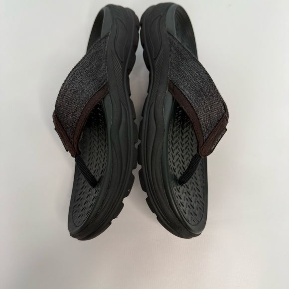 Skechers Arch Fit Men's Black and Dark Brown Flip-Flops size 9 - Picture 3 of 9